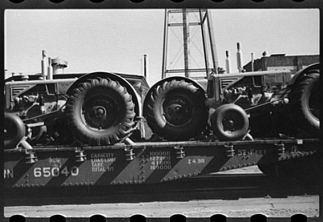 Tractor Factory,Minneapolis,Minnesota,MN,FSA,September 1939,John Vachon,1