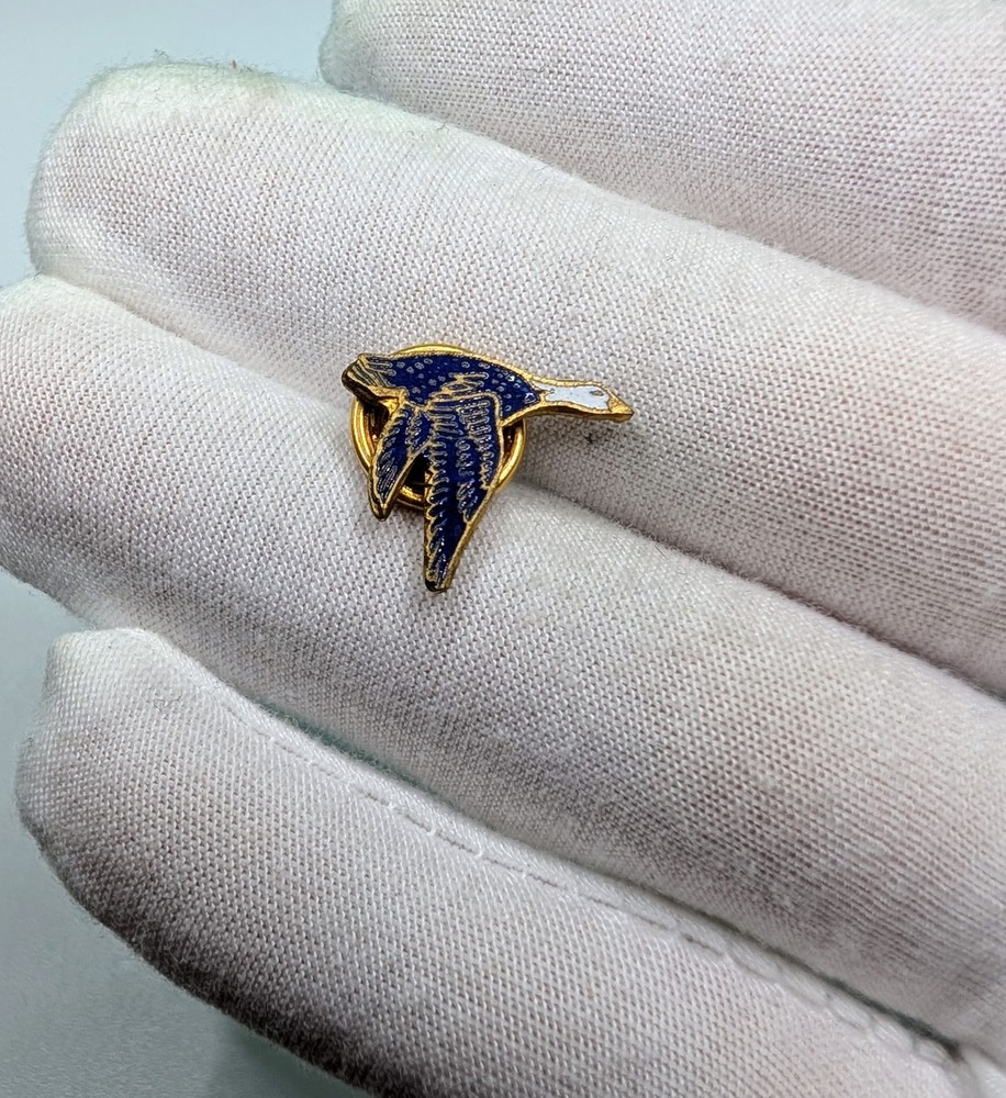 Vintage Blue Enamel Flying Canada Goose Waterfowl Bird Hunter Lapel Pin