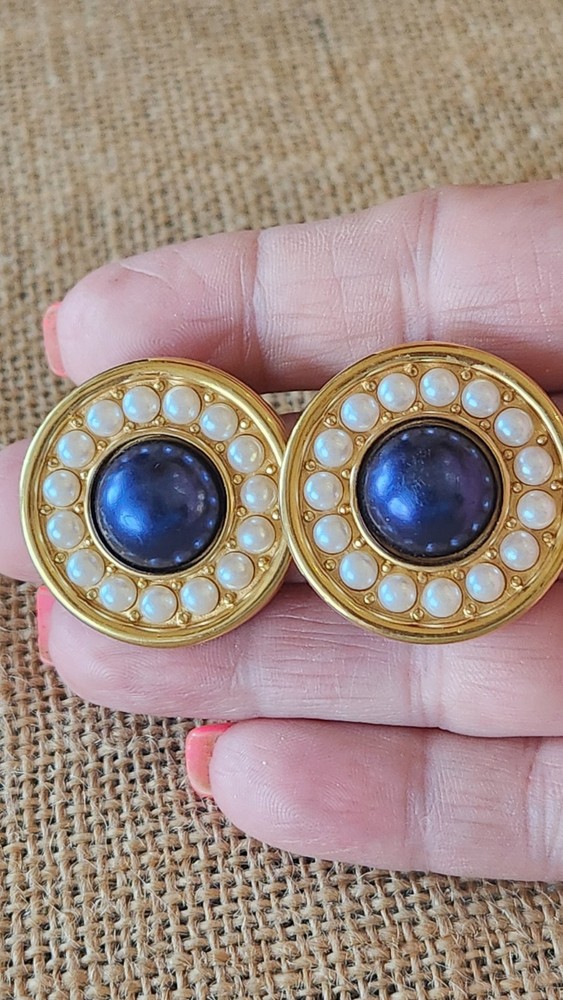Vintage Liz Claiborne Signed Goldtone Clip On's Blue Center W/ Pearls 1.18