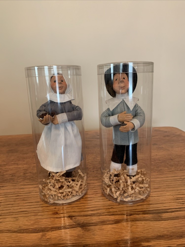 Byers Choice Kindles Pilgrim Man And Woman With Pine Cone GUC