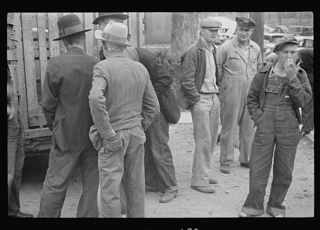 Photo:Huntingdon Tennessee 1935 Men at Medicine Show Audience
