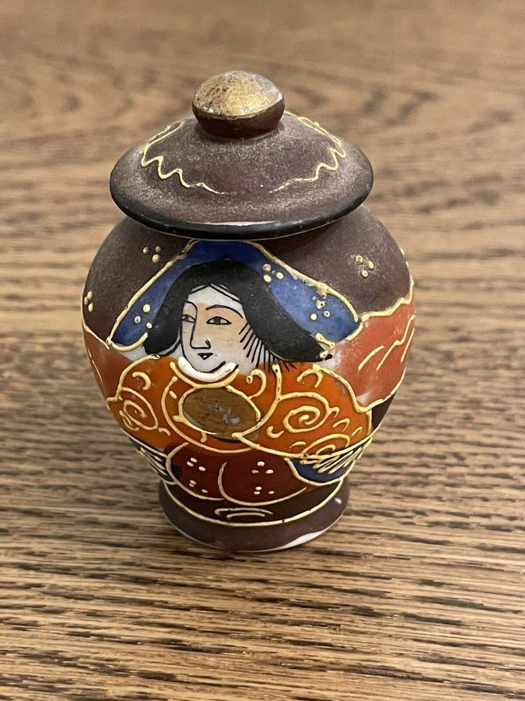 Vintage Japanese Pottery Hand Painted Satsuma Lidded Urn Vase Ginger Jar