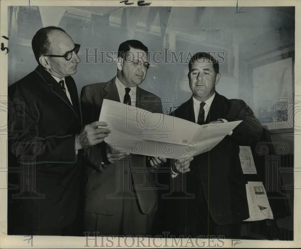 1963 Press Photo Southern Yacht Club Officials at Opening Regatta Event