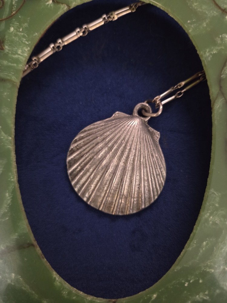 Large Vintage Pewter Shell Necklace Pendant WOODBURY PEWTERERS with 26
