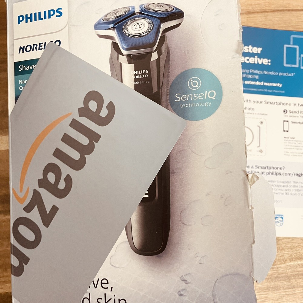 Philips Norelco Shaver 7200, Rechargeable Wet & Dry Electric Shaver, S7887/82