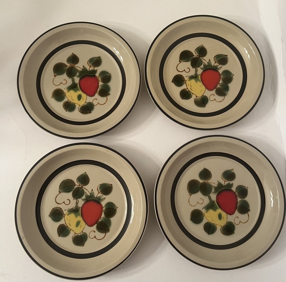 Strawberries Stoneware Japan 4 Plates Sears 4112 Replacement 7.5