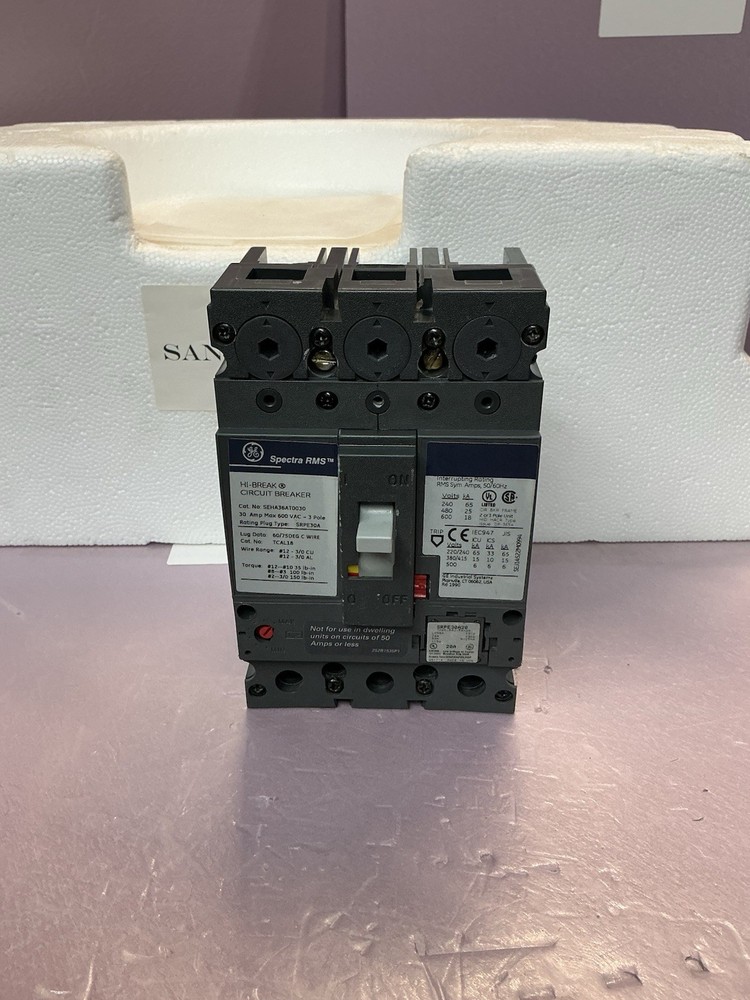 GE SEHA36AT0030 Circuit Breaker 30A 3P 600V W/ SRPE30A20 RATING PLUG.