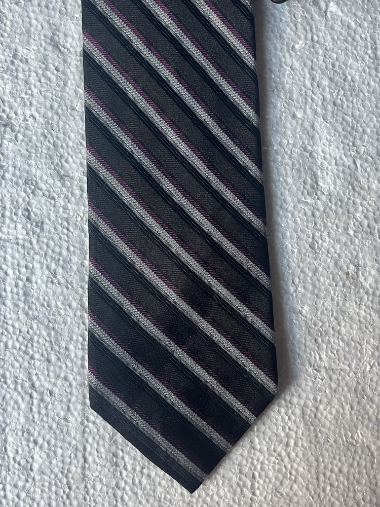 Van Heusen Tie Black Striped Necktie Striped Silk Neck Tie 3.5” Wide 60” Length
