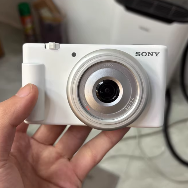 Sony ZV-1F 20.1MP 4K f/2 Vlogging Compact Digital Camera - White