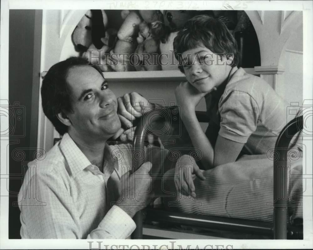 1984 Press Photo Robert Klein and Scott Schwartz in 
