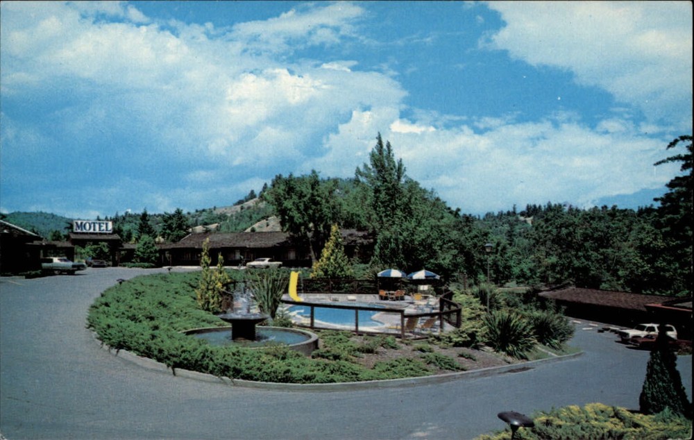 Sherwood Forest Motel Garberville California swimming pool ~ 1970s postcard