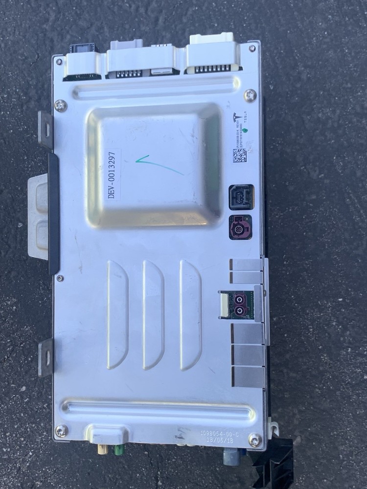 17-20 Model 3 Autopilot Media Control Module MCU / ADAS Computer 1098058-00-K