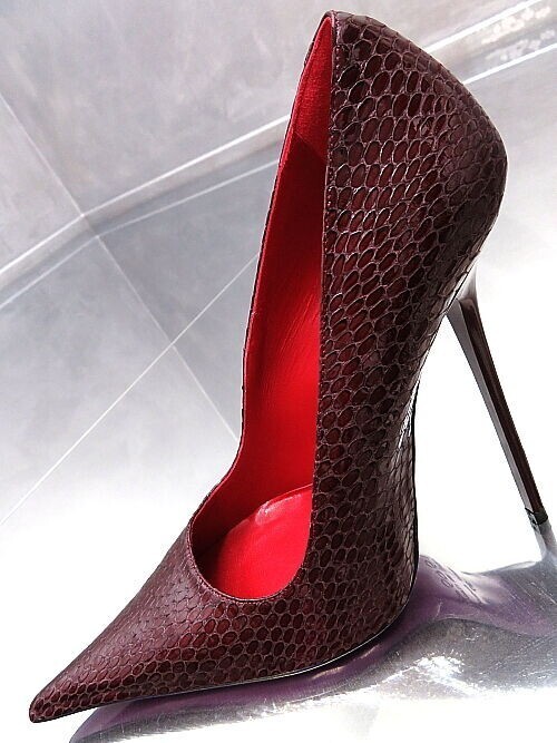 1969 Italian Leather Python Bordeaux Pumps Iconic Pointy High Heels Size 35