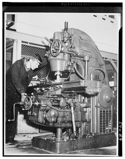 Photo:1940s Industrial Worker Operating Milling Machine Factory Shop