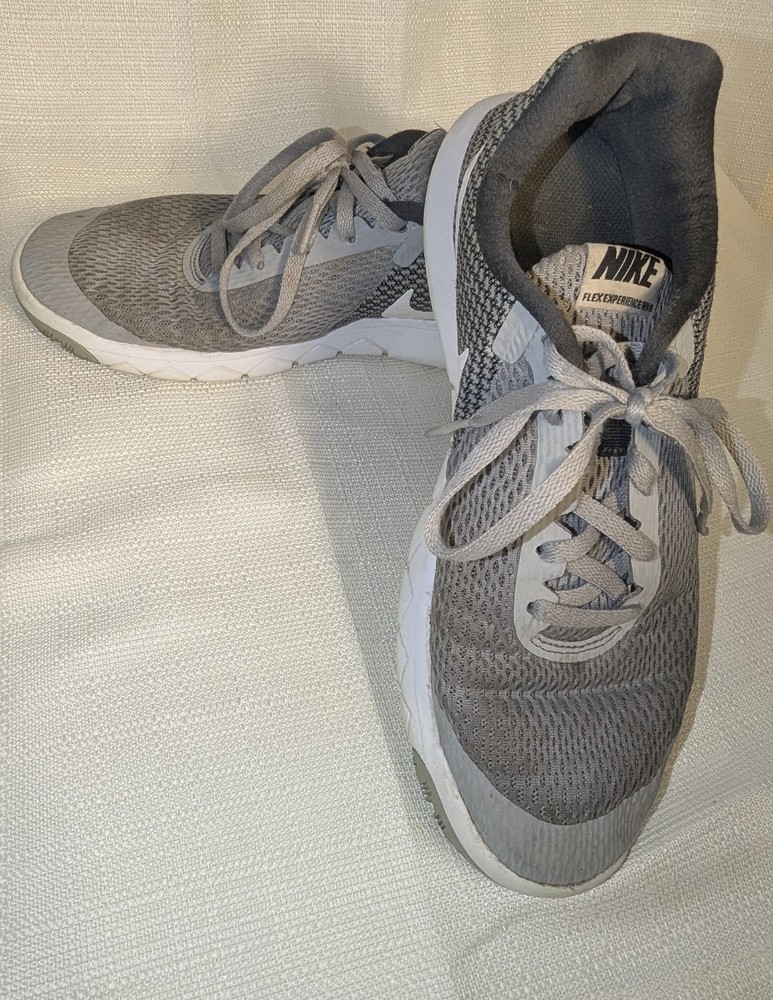 Nike Womens Flex Experience RN 5 844729-100 Gray White Running Shoes Size 8.5
