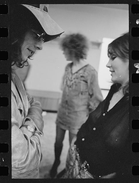 Photo:[Image 68-3907 Hendrix] from Jimi Job - titled LOOK
