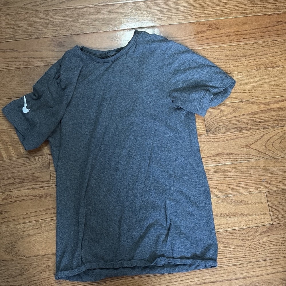 Nike Men's Gray Cotton Short Sleeve Crew Neck Logo T-Shirt Jersey