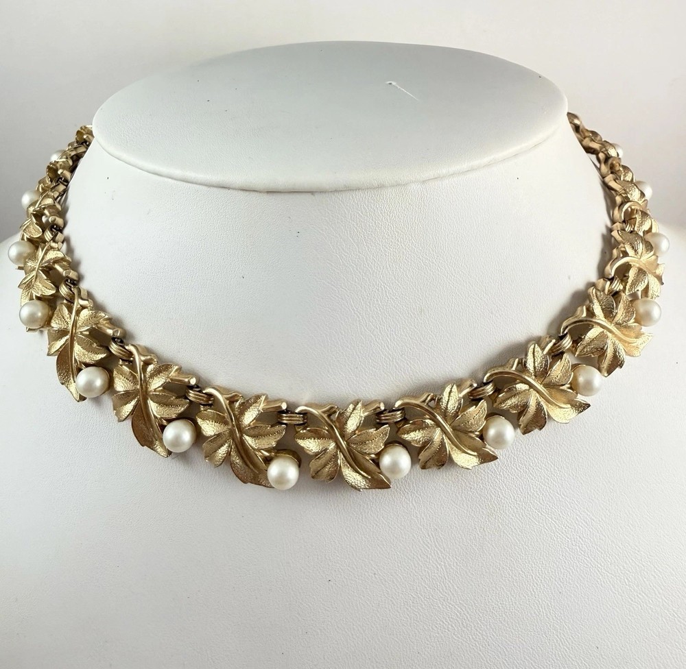 Vintage TRIFARI Faux Pearl Gold Tone Leaf Link Design 16