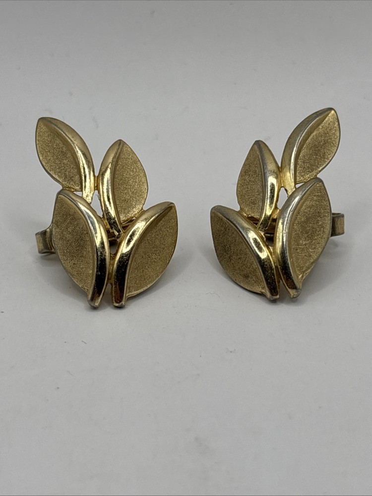 Vintage Signed Crown Trifari Brushed Gold Tone Laurel Leaf Clip On Earrings