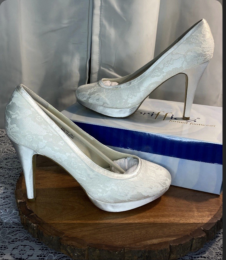 Elegant White Brigette Lace High Heels in Size 9.5 Medium
