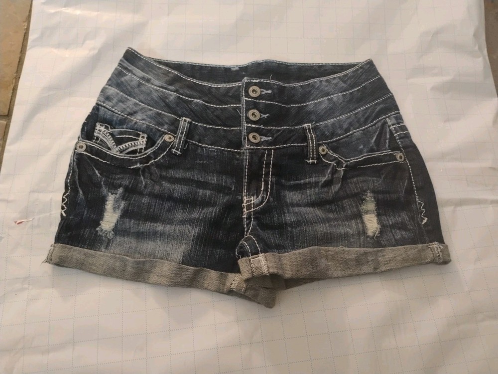 Women's Amethyst Brand Cute Distressed Denim Shorts Size 9 Juniors Cuffed Hems.