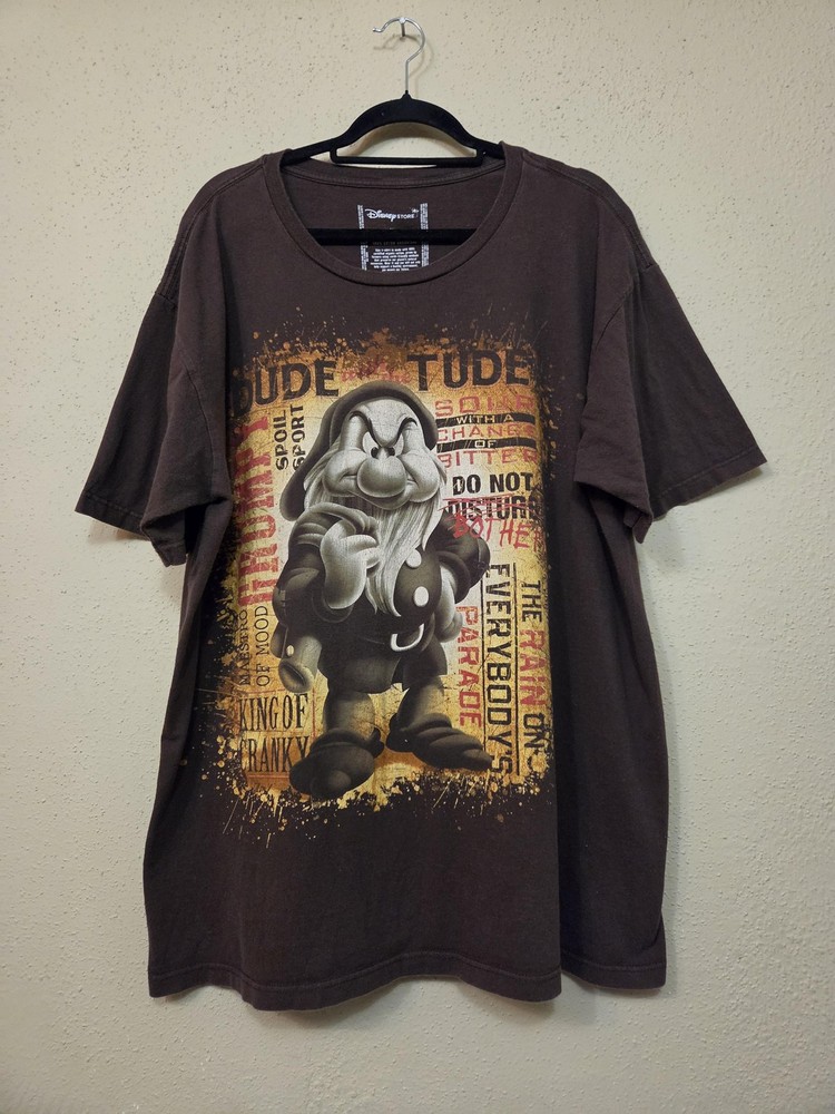 Disney Store Shirt Mens 2XL Brown Grumpy Graphic Tee Snow White Dwarf Humor