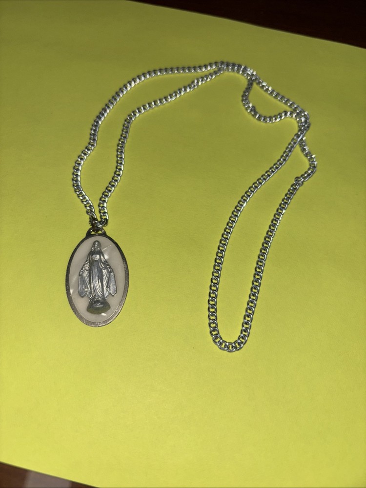 VINTAGE VIRGIN MARY MEDALLION PENDANT NECKLACE