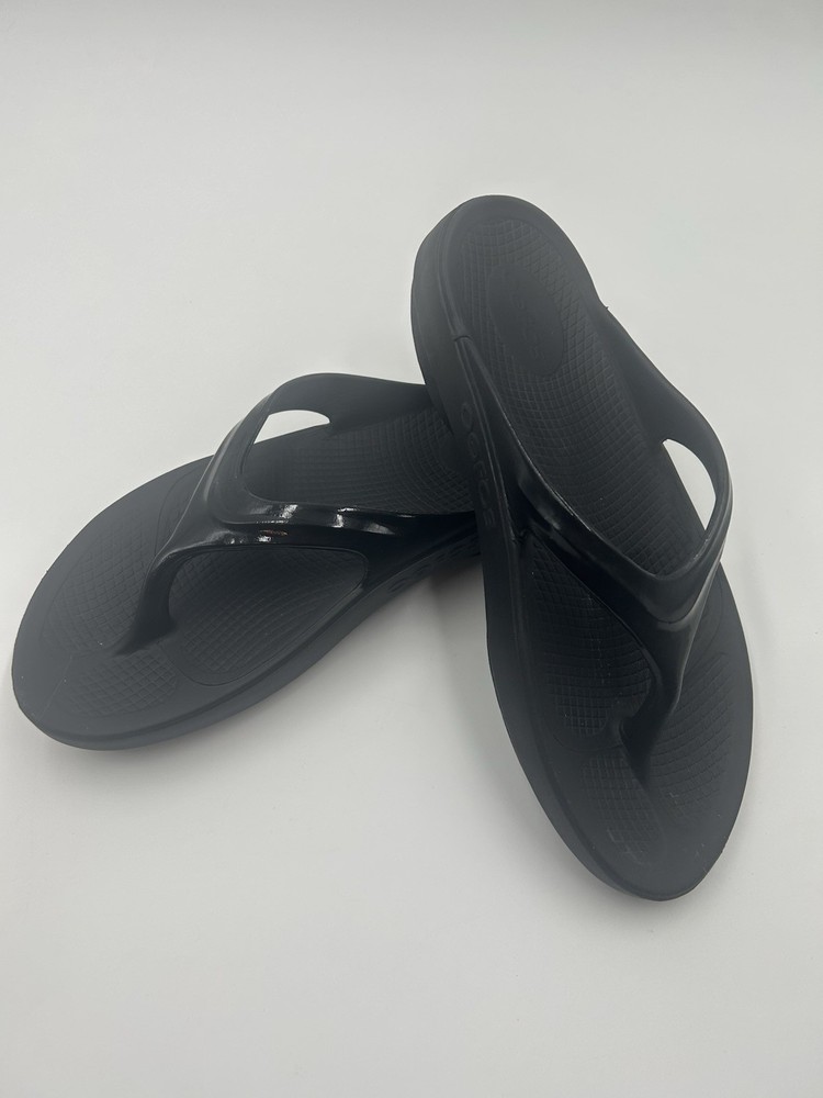 Euc OOFOS OOlala Women's Flip Flop Black SZ9 OOfoam Technology Recovery Design