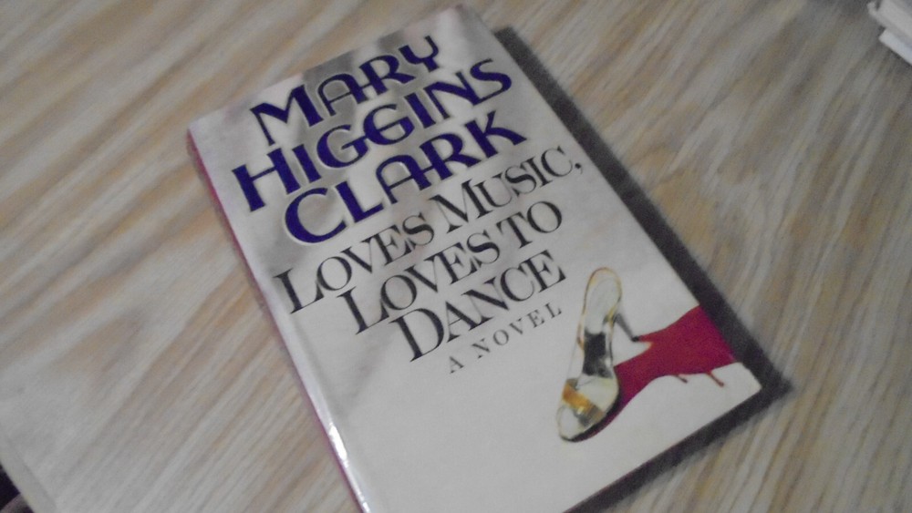 Loves Music, Loves to Dance by Mary Higgins Clark (1991, Hardcover