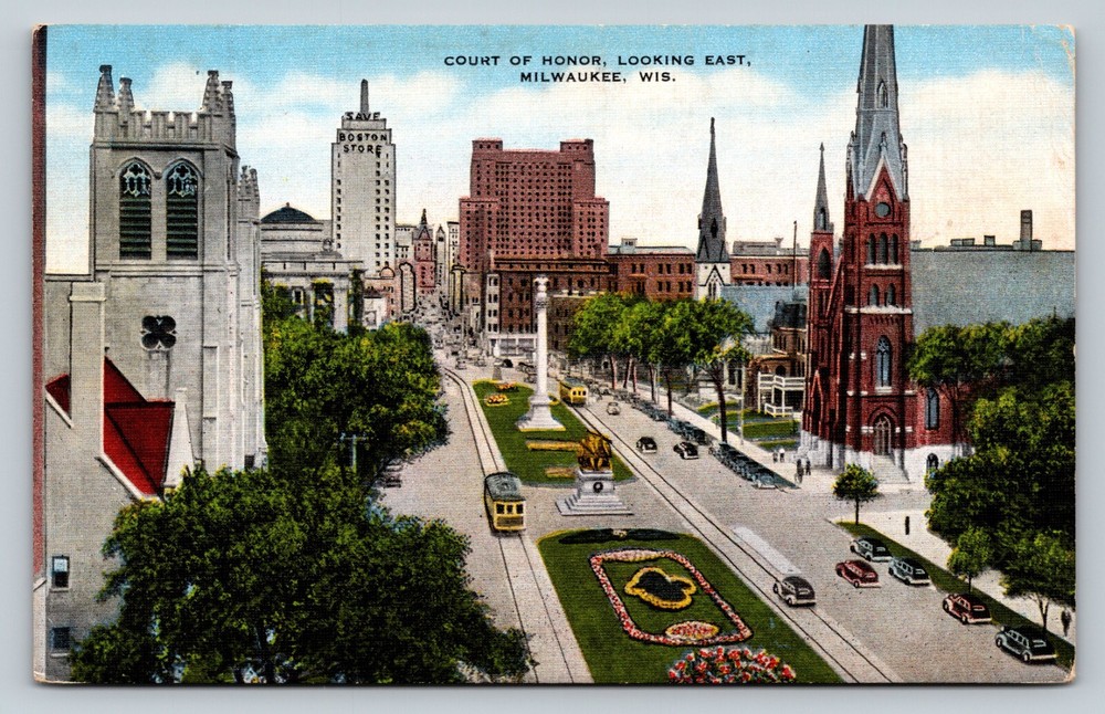 Court of Honor Looking East Milwaukee Wisconsin WI VINTAGE Postcard