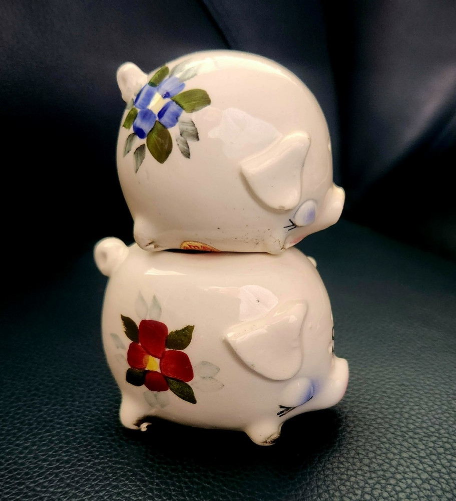 Vintage Enesco Stacking Pigs Salt And Pepper Shakers Magnetic Kitch JAPAN