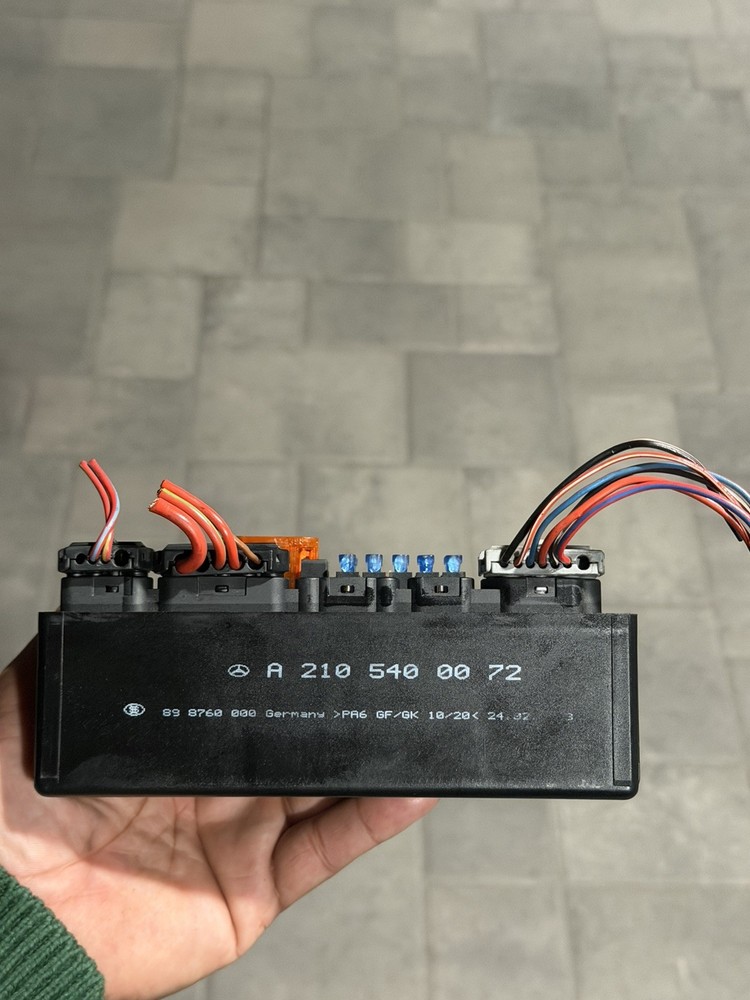 1997 TO 2004 MERCEDES R170 SLK230 SLK320 ENGINE MANAGEMENT FUSE RELAY MODULE OEM