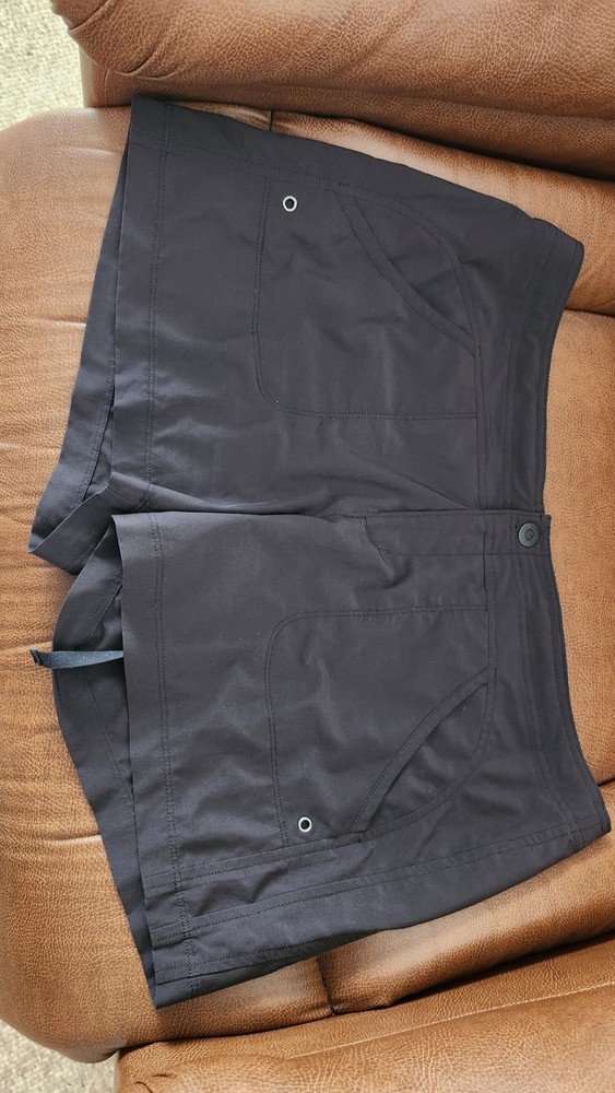 Athleta Womens Black Pockets Flat Front Activewear Athletic Shorts Size 12