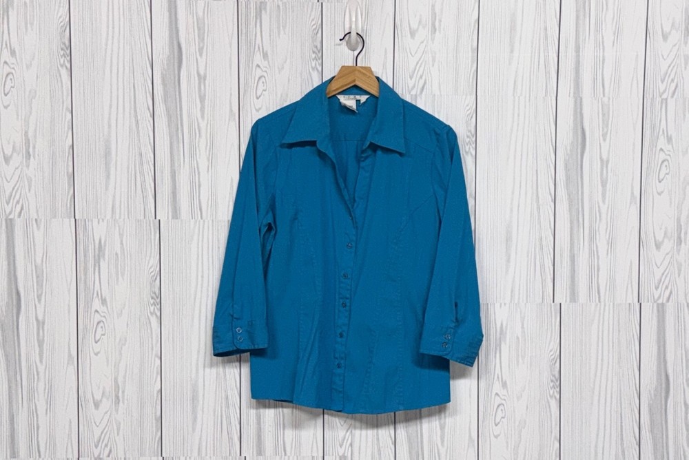 Como top womens size large button up long sleeve solid blue stretch shirt