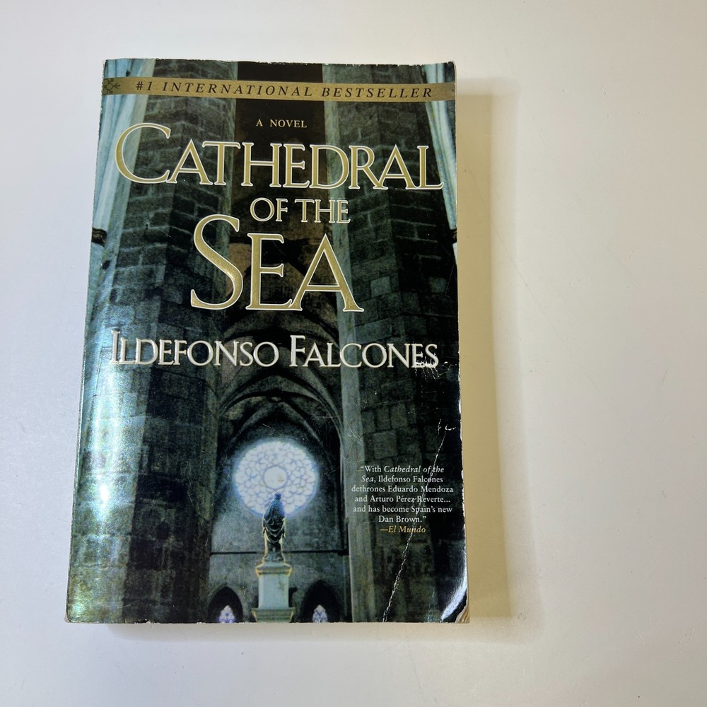 Cathedral of the Sea: A Novel - Paperback By Falcones, Ildefonso
