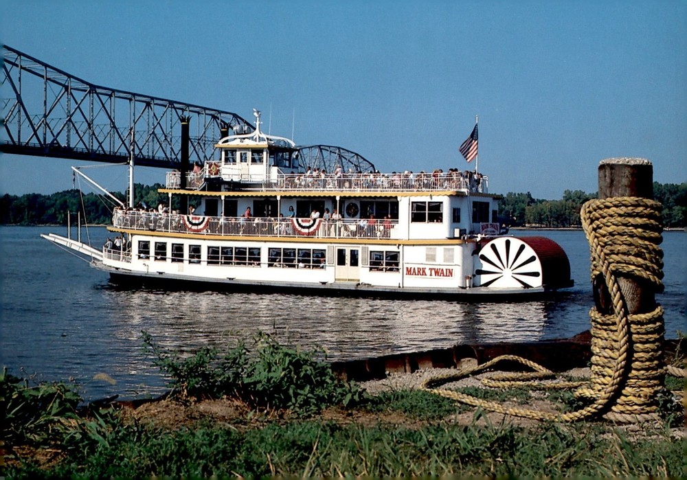 Mark Twain Riverboat, Hannibal, Missouri Postcard