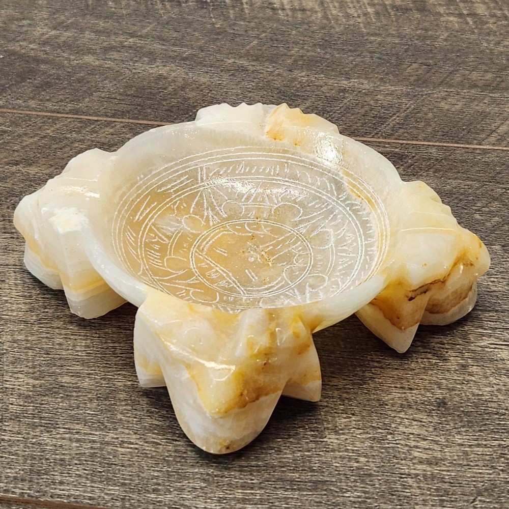 Vintage Hand Carved Marble Onyx Stone Mayan Aztec Ashtray White Brown Cream 4.5