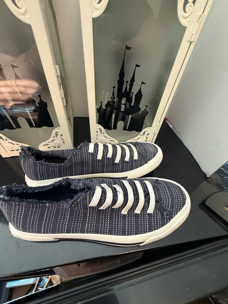 Rocket Dog, Slip-On Woman's Size 9.5 Sneaker Navy Blue New Without Tags