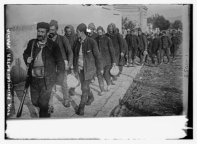 Photo:Turk prisoners enter Vrania
