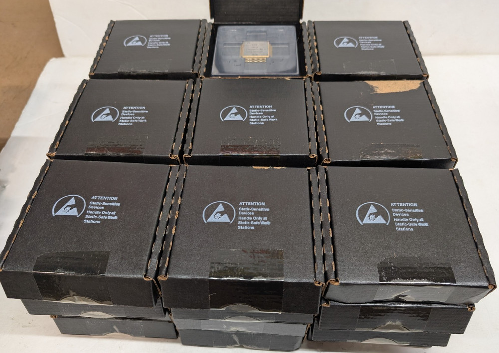 Lot of 36 National Hybrid NHI-15102RTGW/T Hybrid Remote Terminal Chips NOS 9924