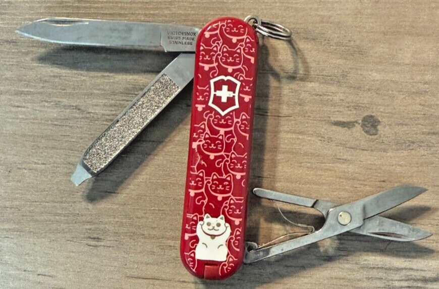 Victorinox Swiss Classic SD Lucky Cat Limited Edition Pocket Knife