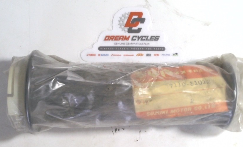 NOS GENUINE SUZUKI GT 750 RH THROTTLE GRIP 57110-15110 57110-31012 NEW OEM PARTS