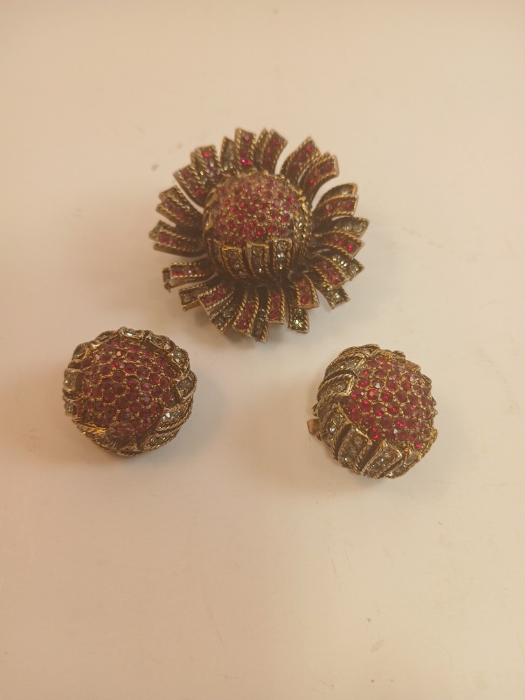 Vintage HAR Gold Tone Rhinestones Sunflower Brooch With Matching Clip Earrings