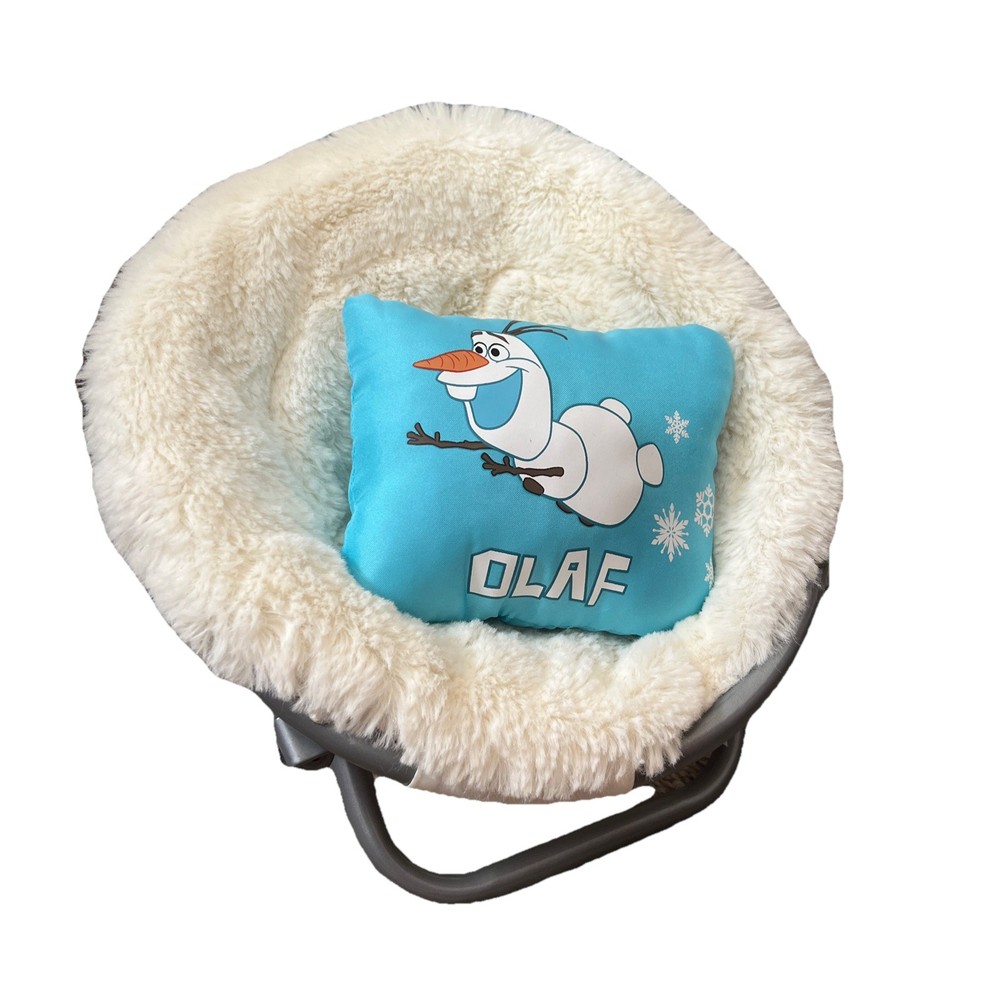 HK City Toys White Fuzzy Doll Chair with Olaf Pillow Accessory