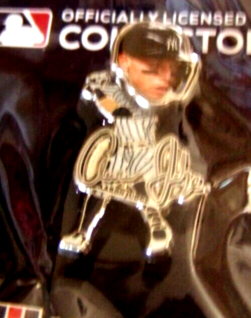 Aaron Judge Yankees bobblehead pin NY New York hat / lapel pin MLB c42901