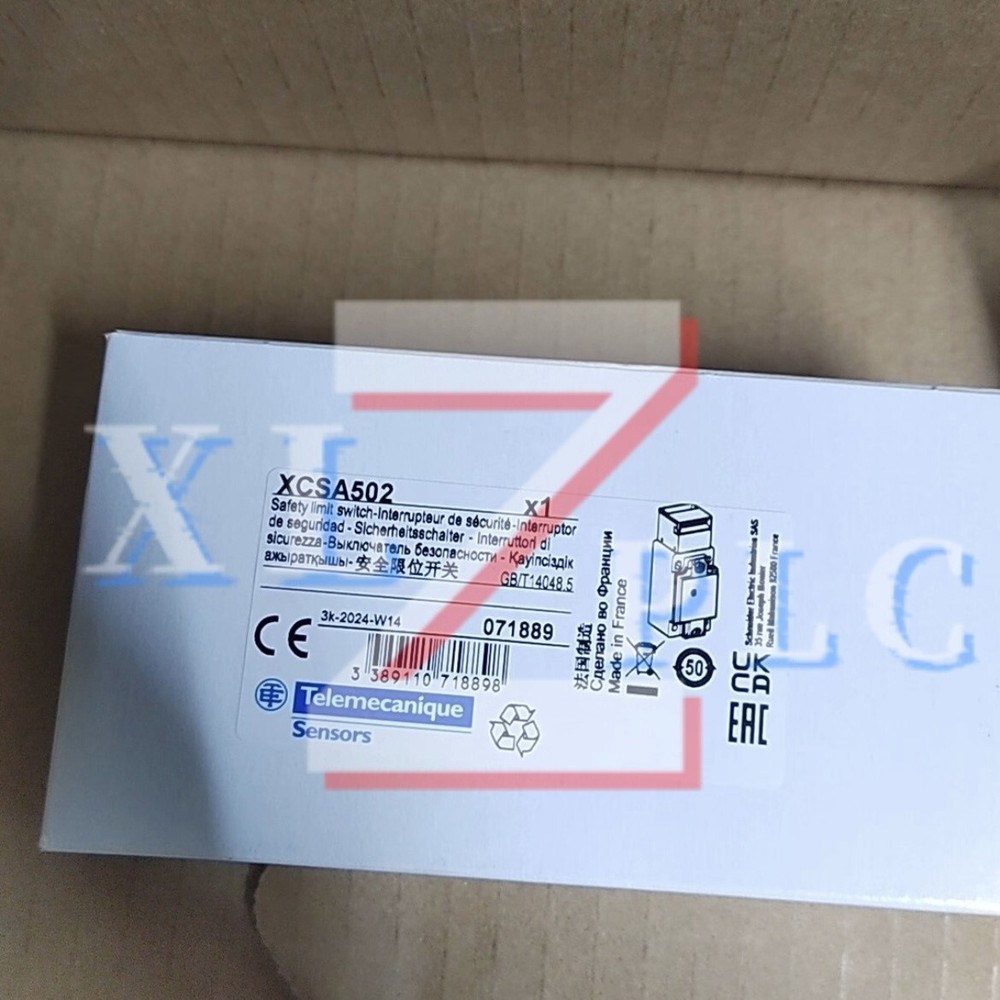 1PCS New  Schneider XCS-A502 Safety Limit Switch In Box*