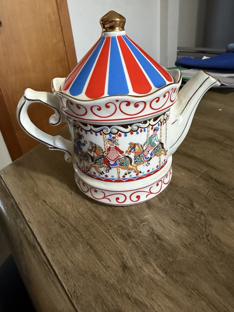 Sadler Edwardian Entertainments Carousel Teapot w/ Lid, 4 Cup Ceramic England
