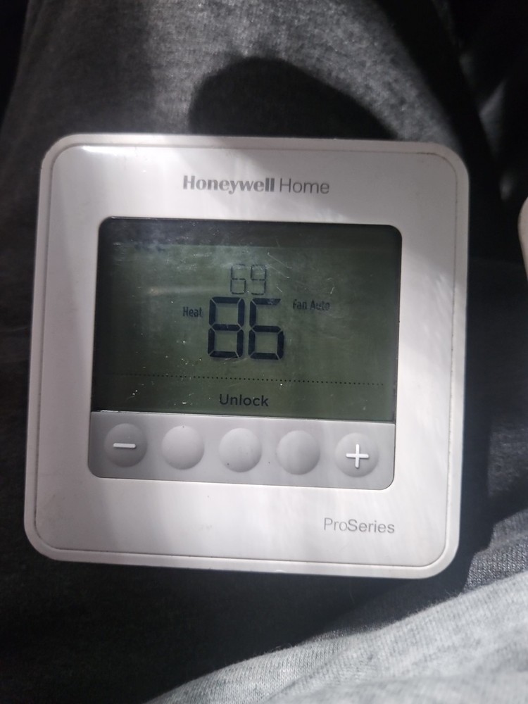 Honeywell T4 Pro Programmable Thermostat - TH4110U2005/U