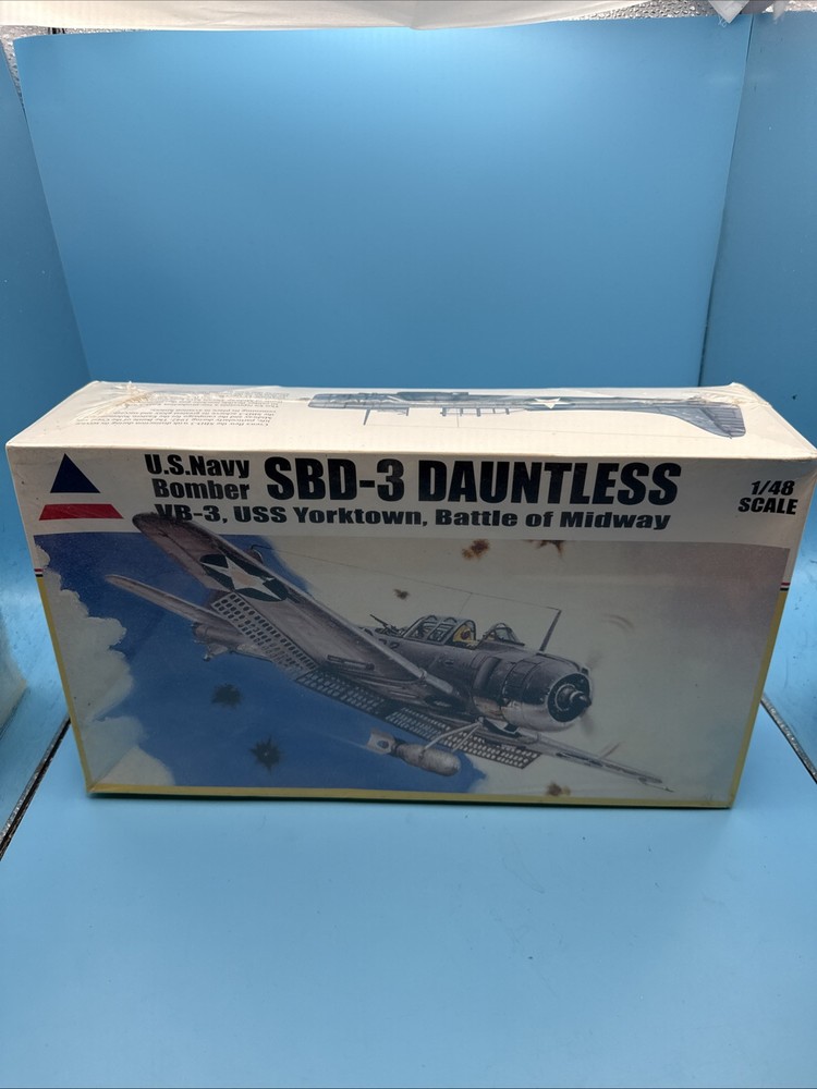 Accurate Miniatures 1/48 WWII US Navy SBD-3 Dauntless Bomber Model Kit 480311-image
