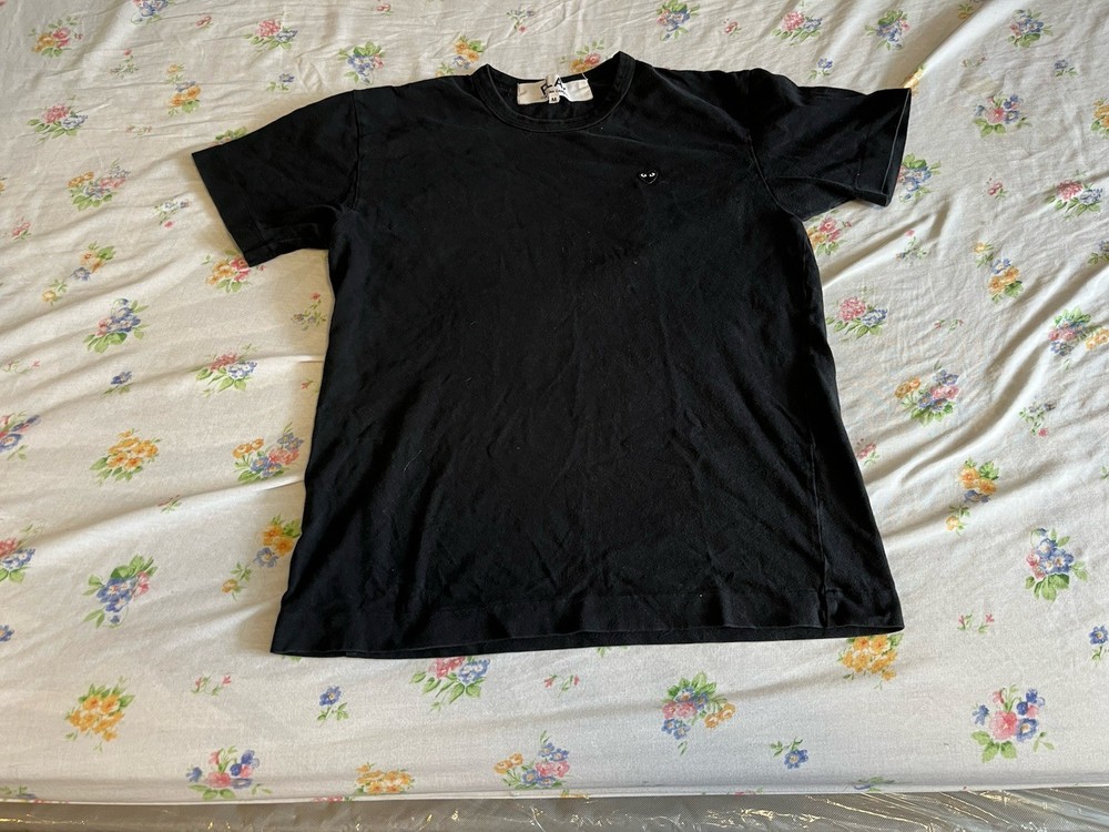 Comme Des Garcons CDG Play Black Heart Eye Logo T-Shirt Size Medium
